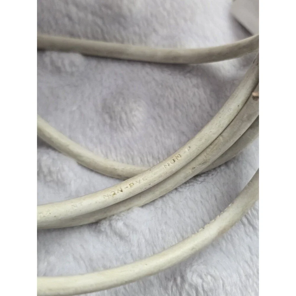 Original Apple 12W Wall Charger And 1M Lightning to USB Cable iPad's & iPhone